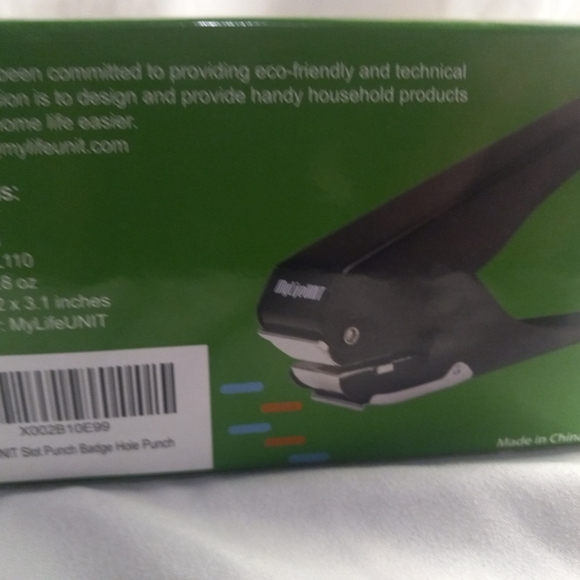 Badge hole punch - Picture 2 of 2